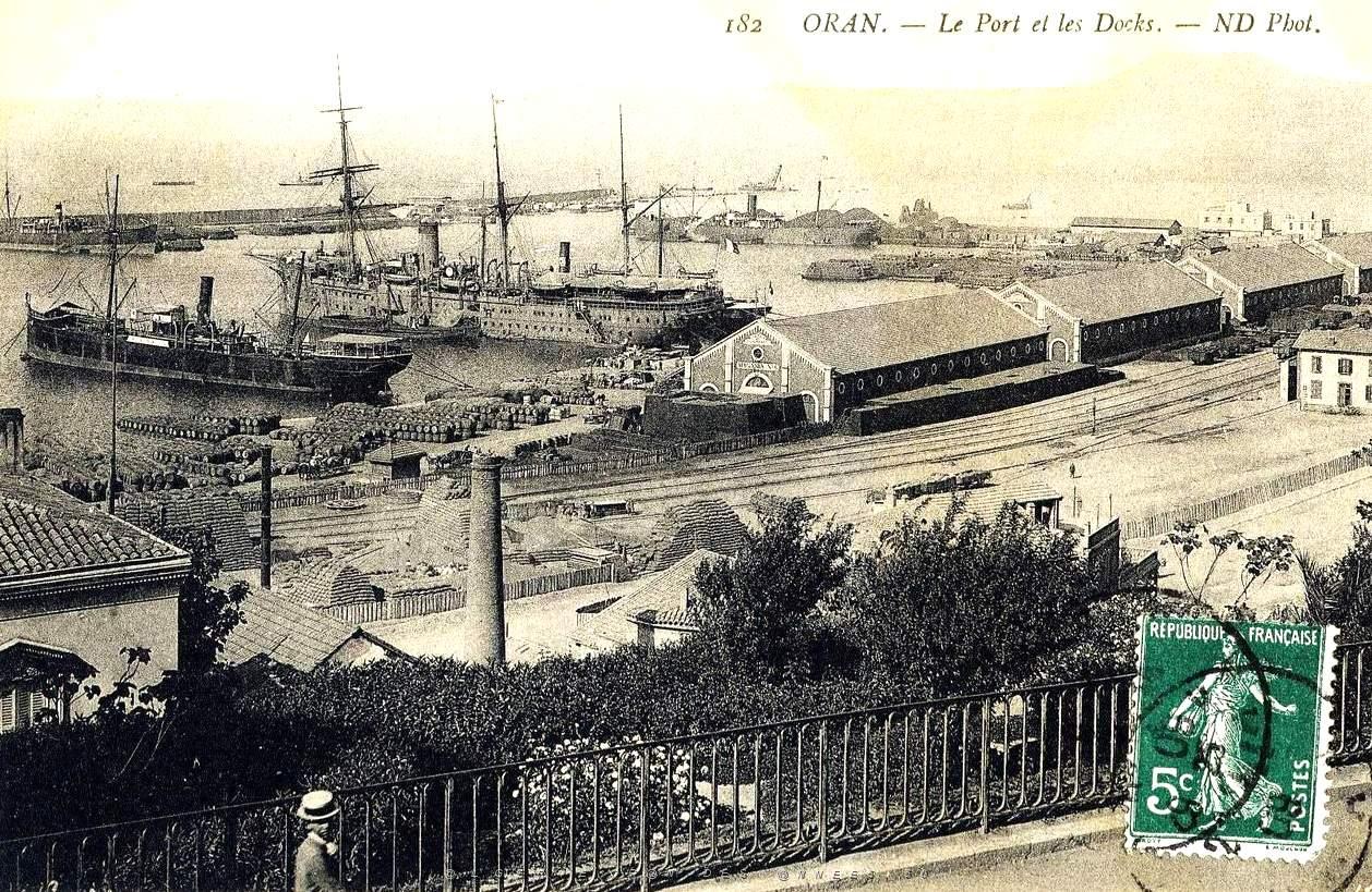 Oran- 141- travail sur les quais.JPG